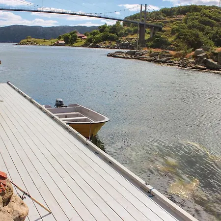 Front In Lyngdal With Wifi Feriehus *