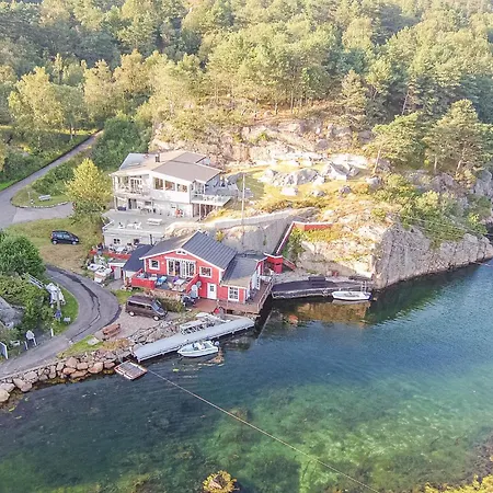 3 Bedroom Awesome In Lyngdal Сasa de vacaciones