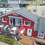 Beach Front Home In Lyngdal With Wifi * Korshamn (Vest-Agder)